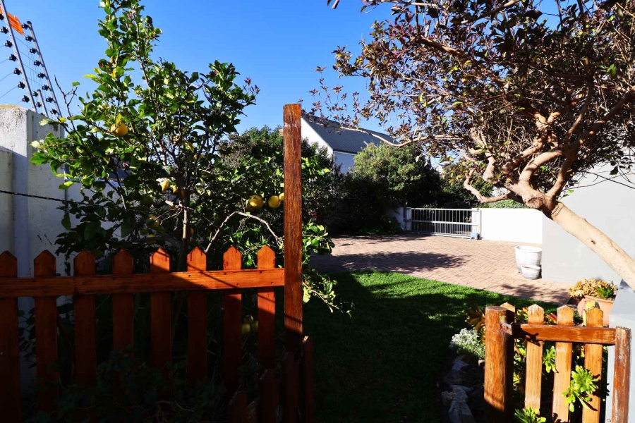 3 Bedroom Property for Sale in Sandbaai Western Cape